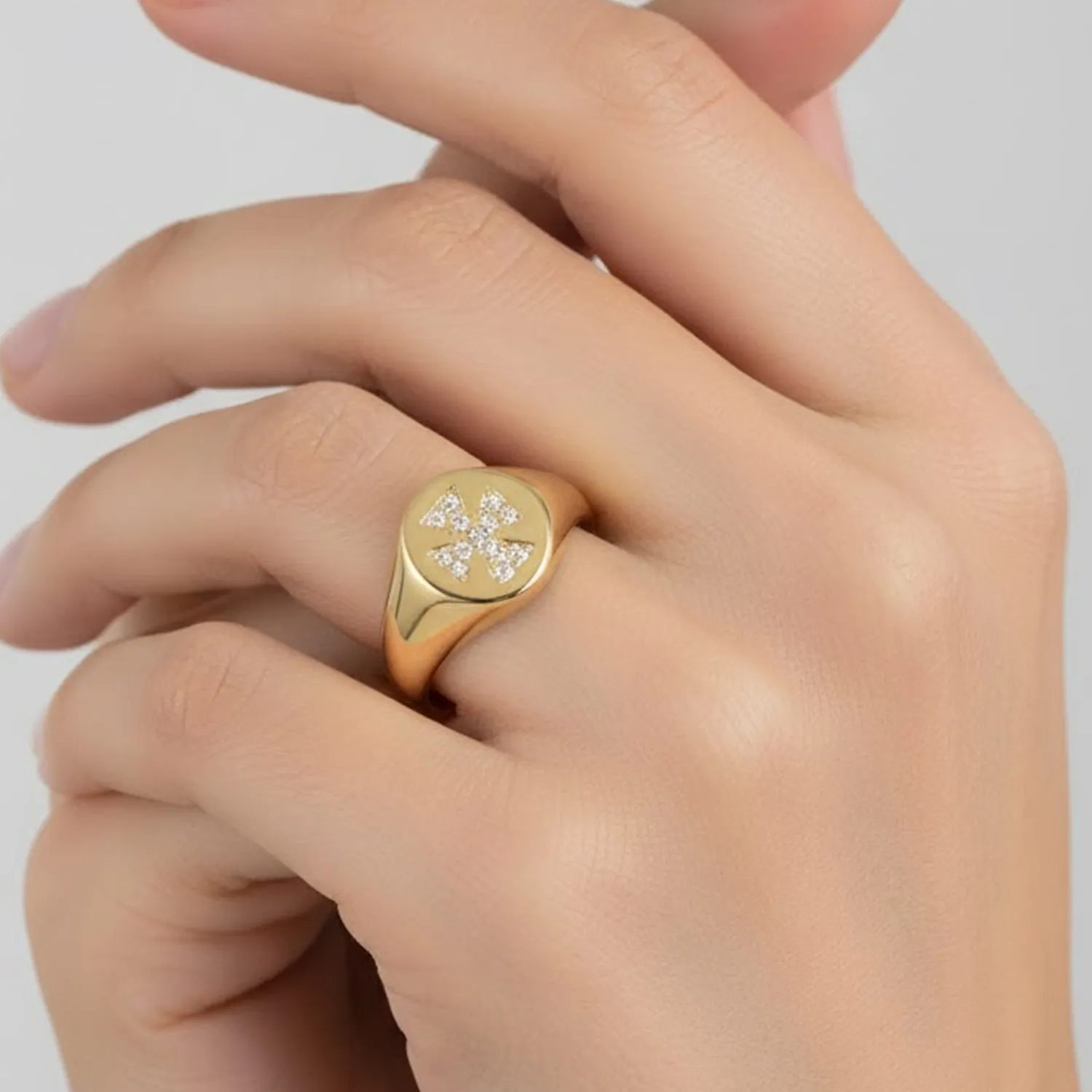 Χρυσό Δαχτυλίδι Chevalier Κ14 Με Σταυρό και Ζιργκόν DC4