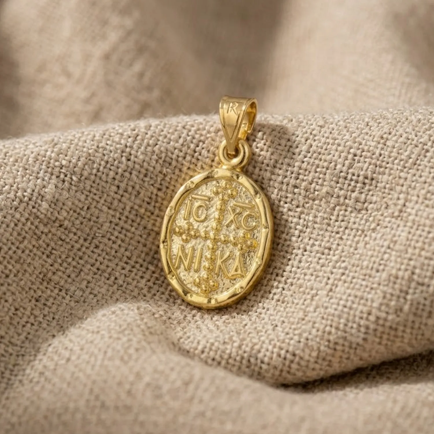 Χρυσό Φυλαχτό Κωνσταντινάτο Κ14 Οβάλ Μονής Όψης "IC XC NIKA"