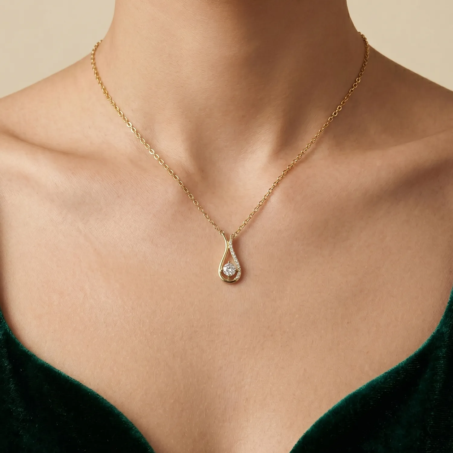 Χρυσό Κολιέ Κ14 "Luminous Drop" με Κεντρικό Ζιργκόν και Καμπυλωτό Σχέδιο