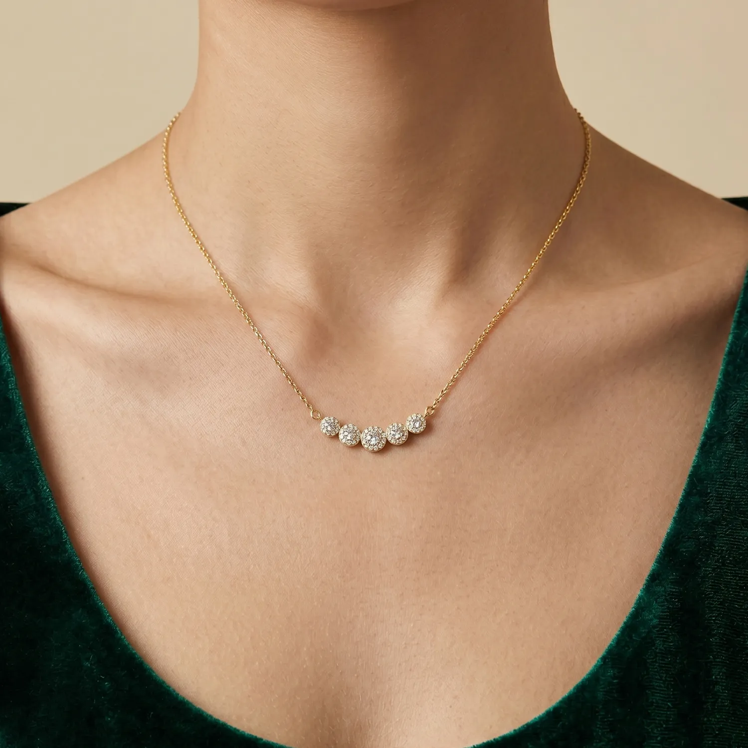 Χρυσό Κολιέ Κ9 "Five Rosettes" με Λευκά Ζιργκόν σε Σειρά